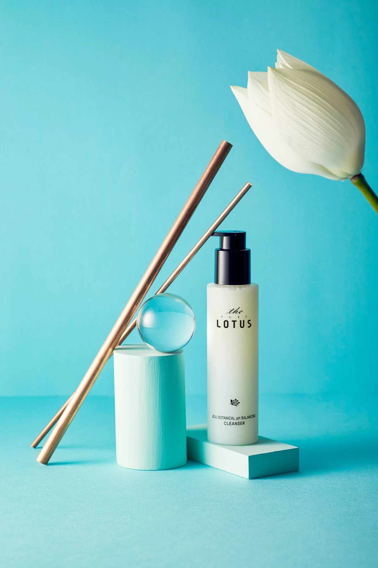 THE PURE LOTUS Jeju botaninė pH veido prausimo želė, 200 ml